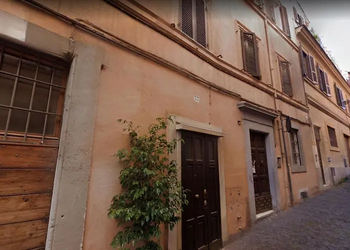 Entire Building With 4 Apartments Near The Colosseum