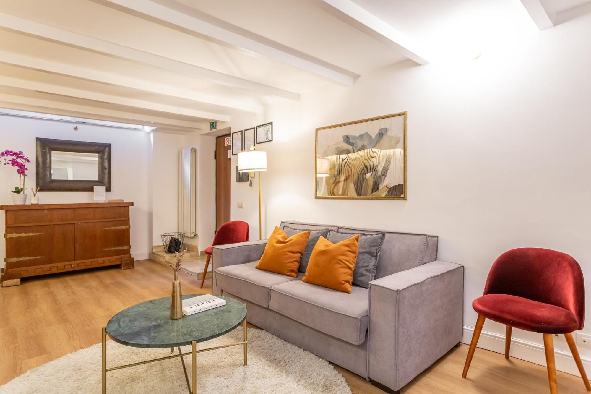 Apartment Entire Building With 4 Near The Colosseum *