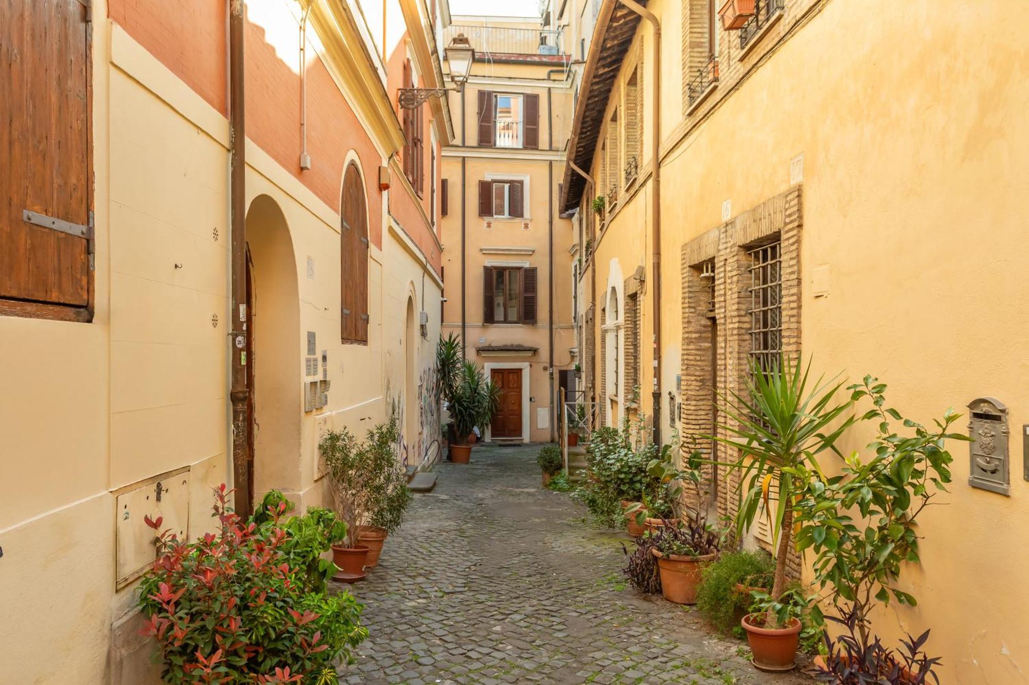 Apartment Entire Building With 4 Near The Colosseum