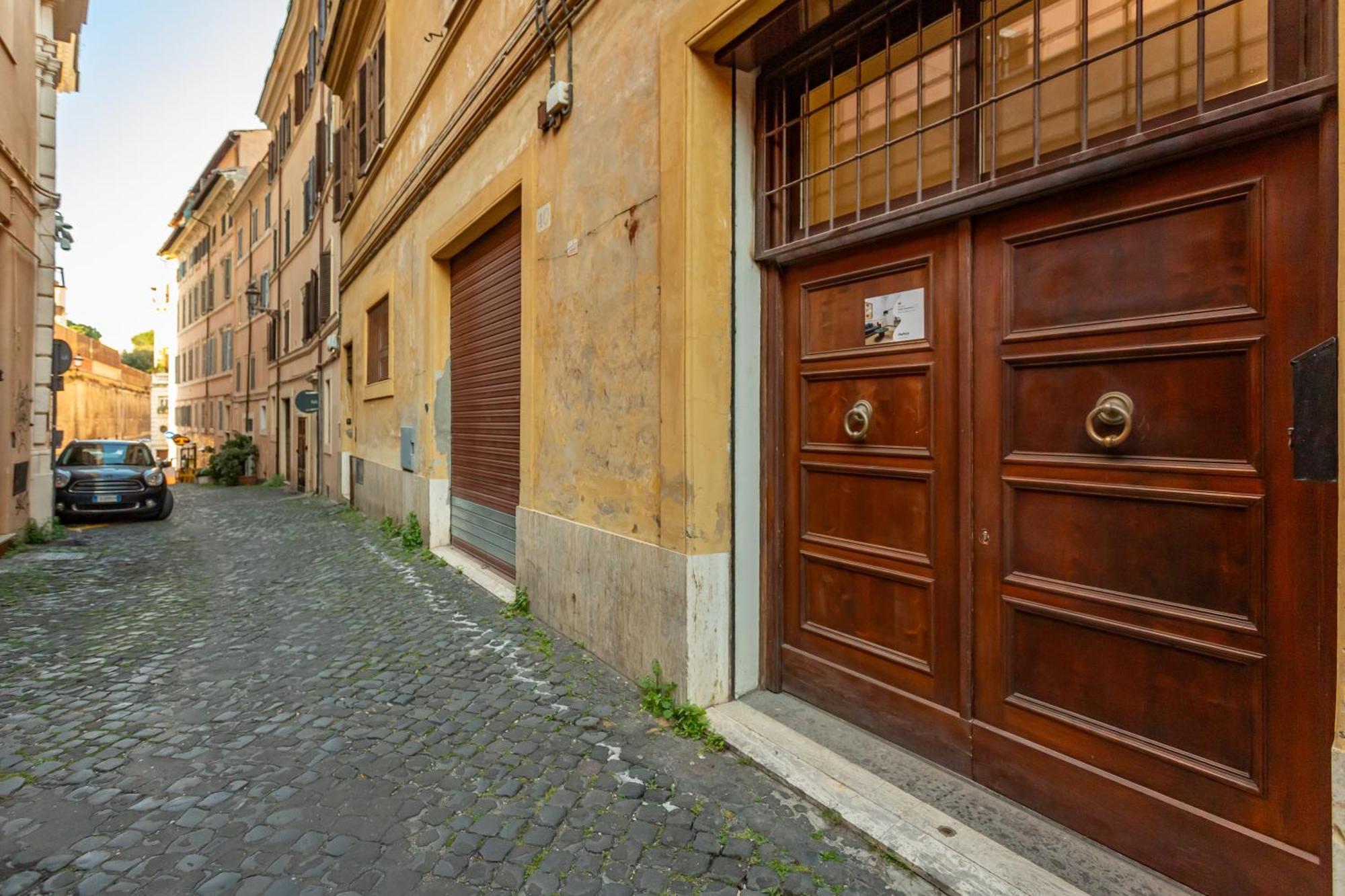 Apartment Entire Building With 4 Near The Colosseum Rom