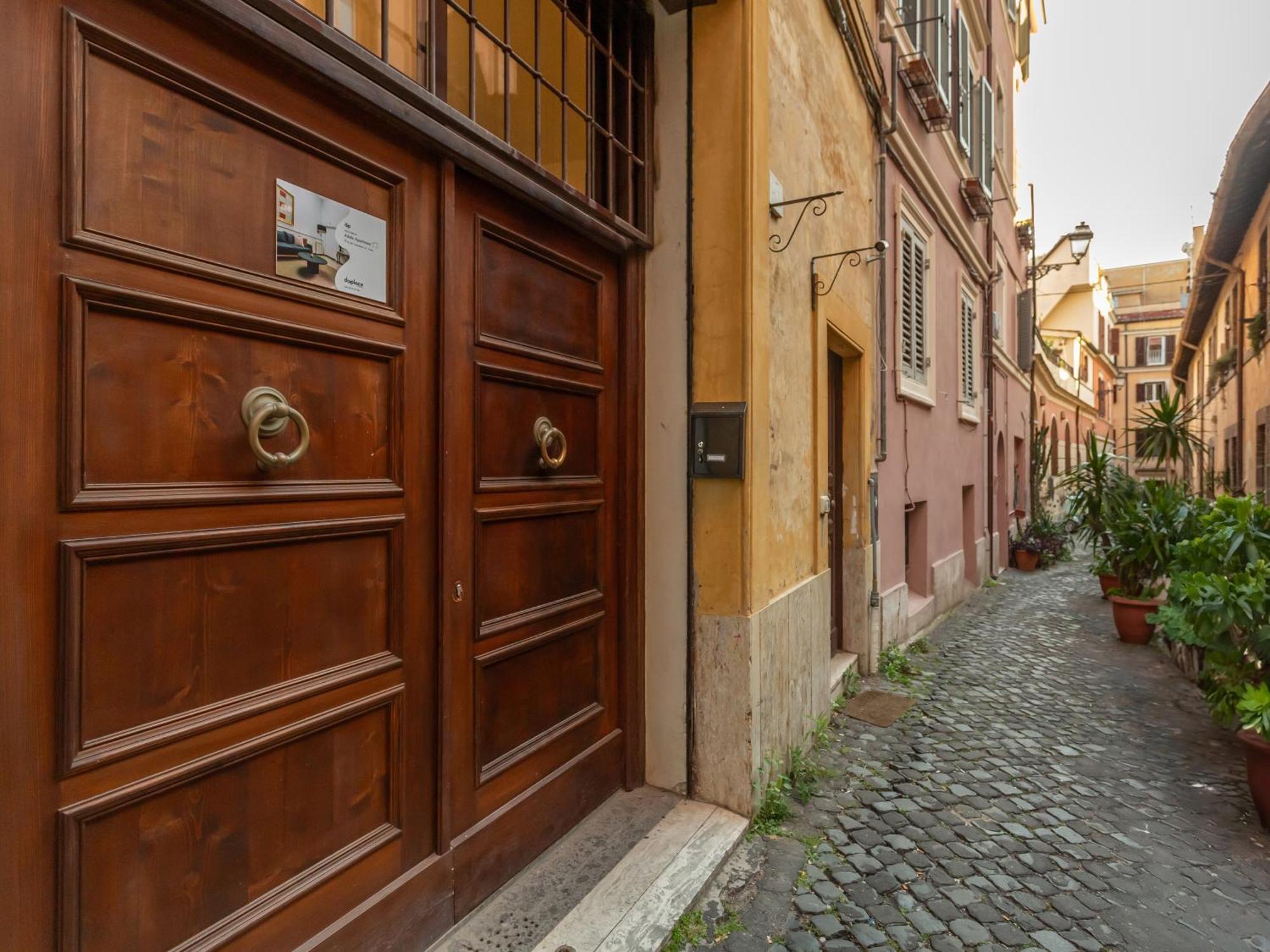 Entire Building With 4 Near The Colosseum Apartment *